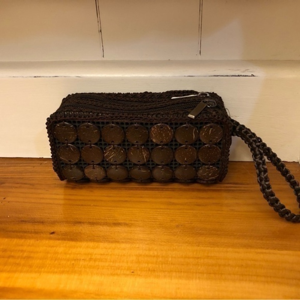 Boho Coconut Shell Handmade Crochet Wristlet Clutch Pre Owned Like New Cond.